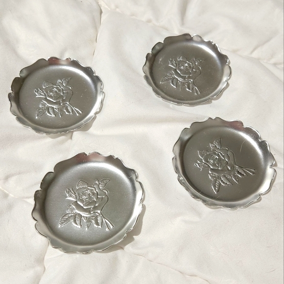 Set of 4 rose engraved coasters. - Picture 2 of 8